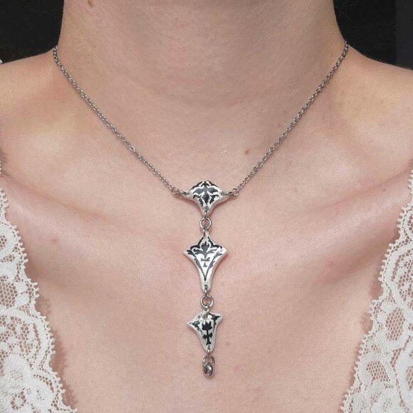 Vintage romantic gothic unique iridescent white pearl floral rosary necklace - Picture 2 of 8